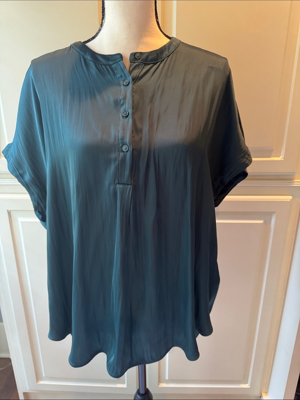 Women's emerald green Short-Sleeve Button Top